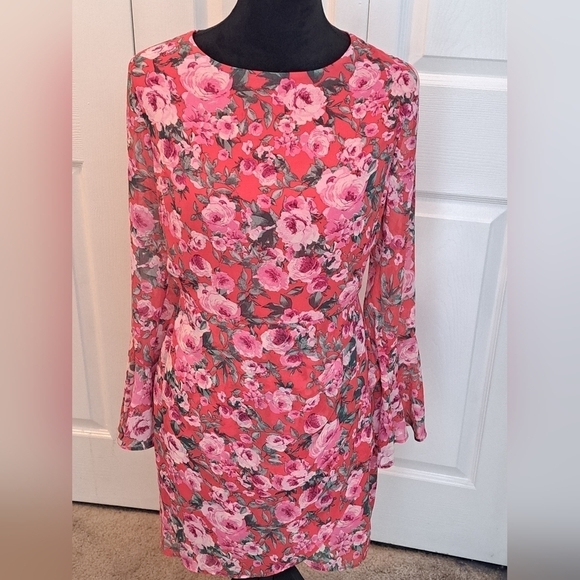 B. Darling Floral Dress With A Back Cut Out - Picture 1 of 12